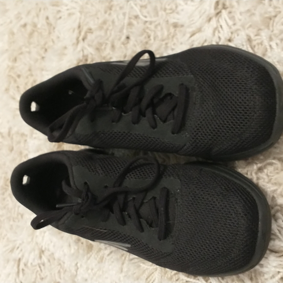 Skechers Go Walk/ Ultra Go Black Sneakers-Size 8 - Picture 2 of 7